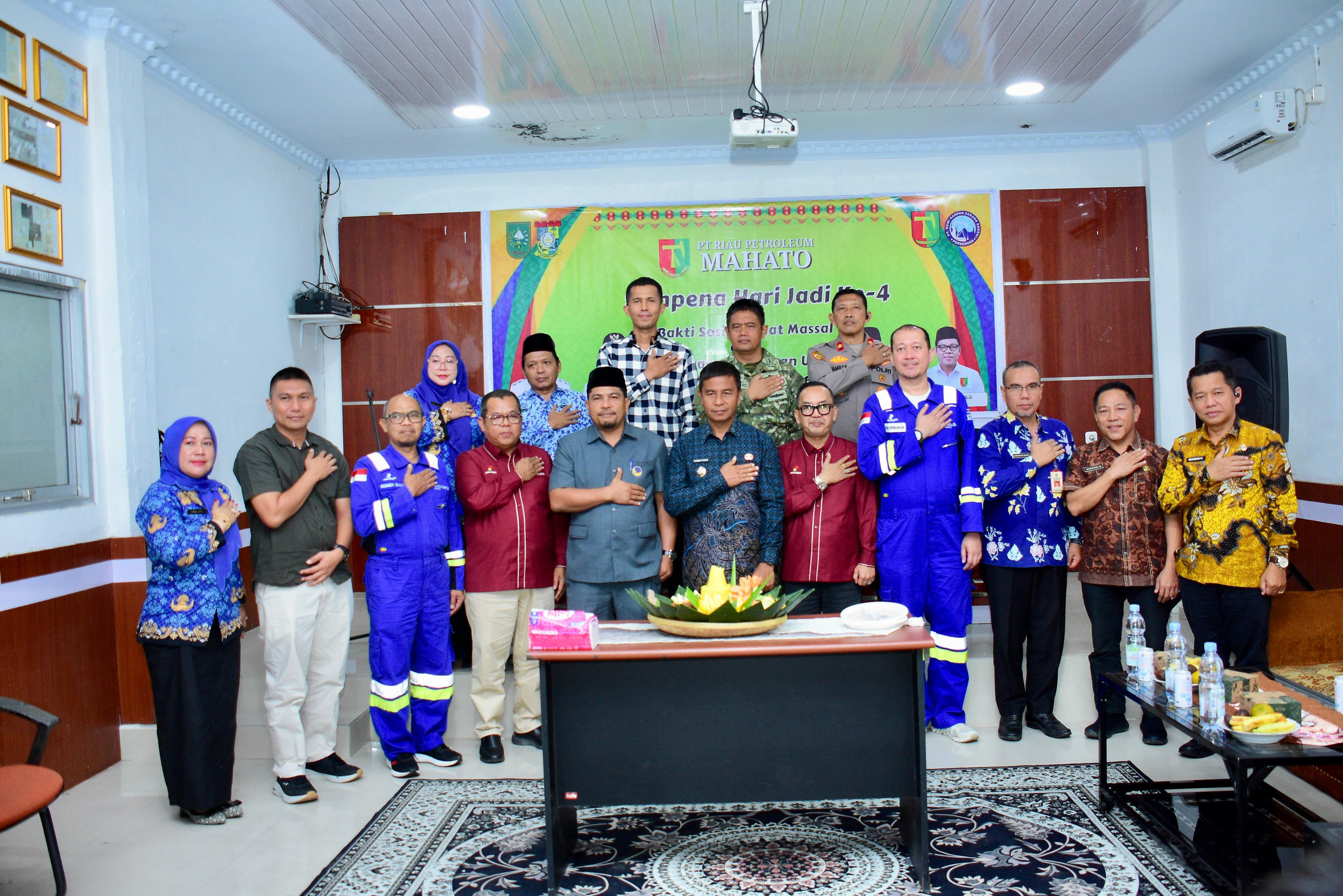 Ucapkan Selamat Hari Jadi Ke-4 PT RPM, Bupati Kampar Saksikan Sunat Massal dan Serahkan Bantuan UMKM di Tapung Raya